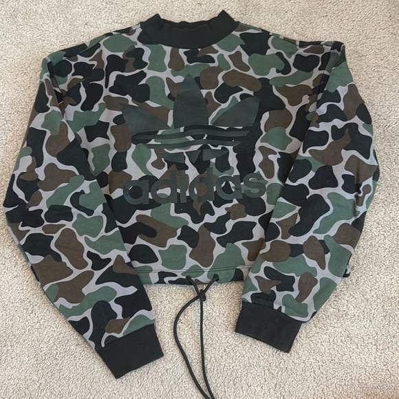 Adidas sweater - Picture 1 of 3